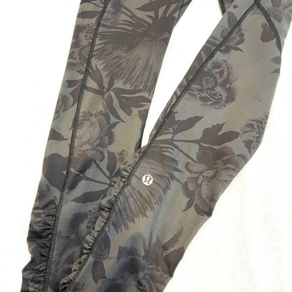 Lululemon Speed Tight Luxtreme Size 6 - Picture 5 of 9